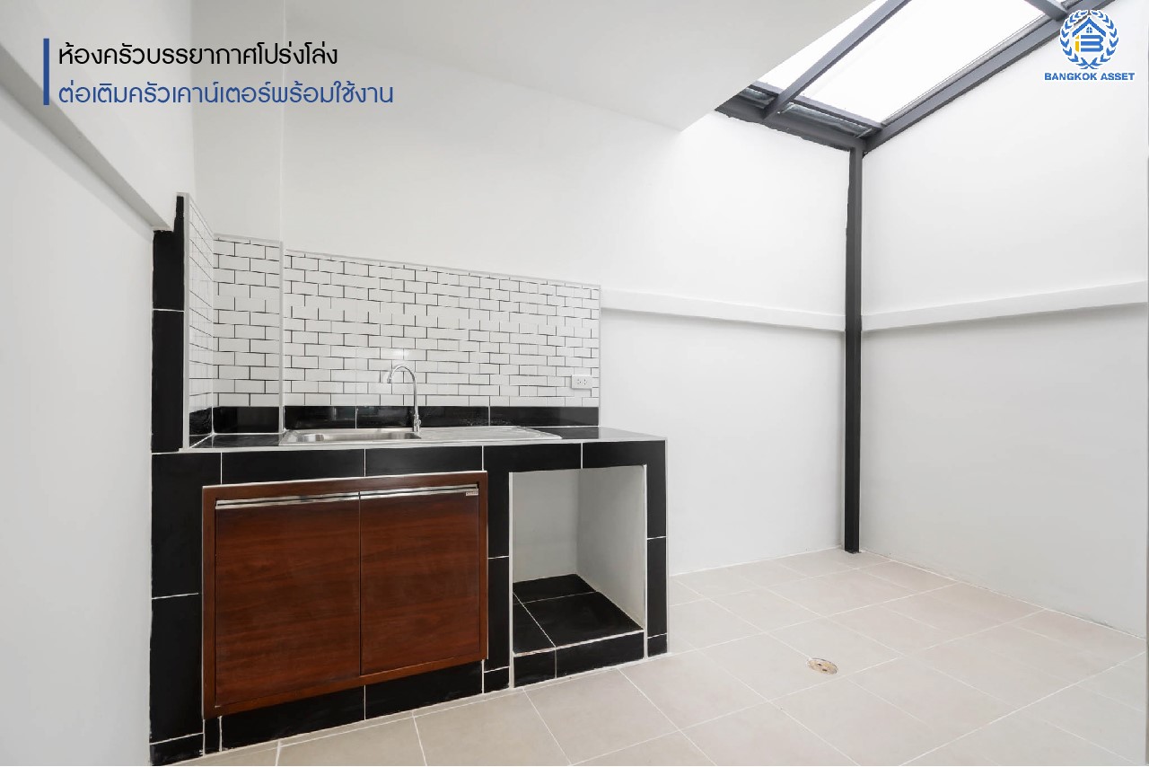 บ้านมือสองตกแต่งใหม่ ติด MRT "สถานีบางกระสอ" ม.นารีนคร รัตนาธิเบศร์ ตอบโจทย์ทุกการอยู่อาศัย ฟังก์ชั่น 2 ห้องนอนใหญ่ 2 ห้องน้ำ ต่อเติมครัวเคาน์เตอร์ และโรงจอดรถ บนทำเลดีที่สุด! ใกล้เซ็นทรัลรัตนาธิเบศร์ และจุดขึ้นทางด่วน "งามวงศ์วาน"